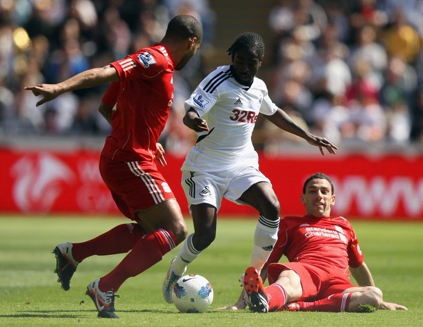 Ở một trận đấu cùng giờ khác, 'Lữ đoàn đỏ' Liverpool đã gây thất vọng khi để thua muối mặt trước Swansea với tỉ số 0 - 1.